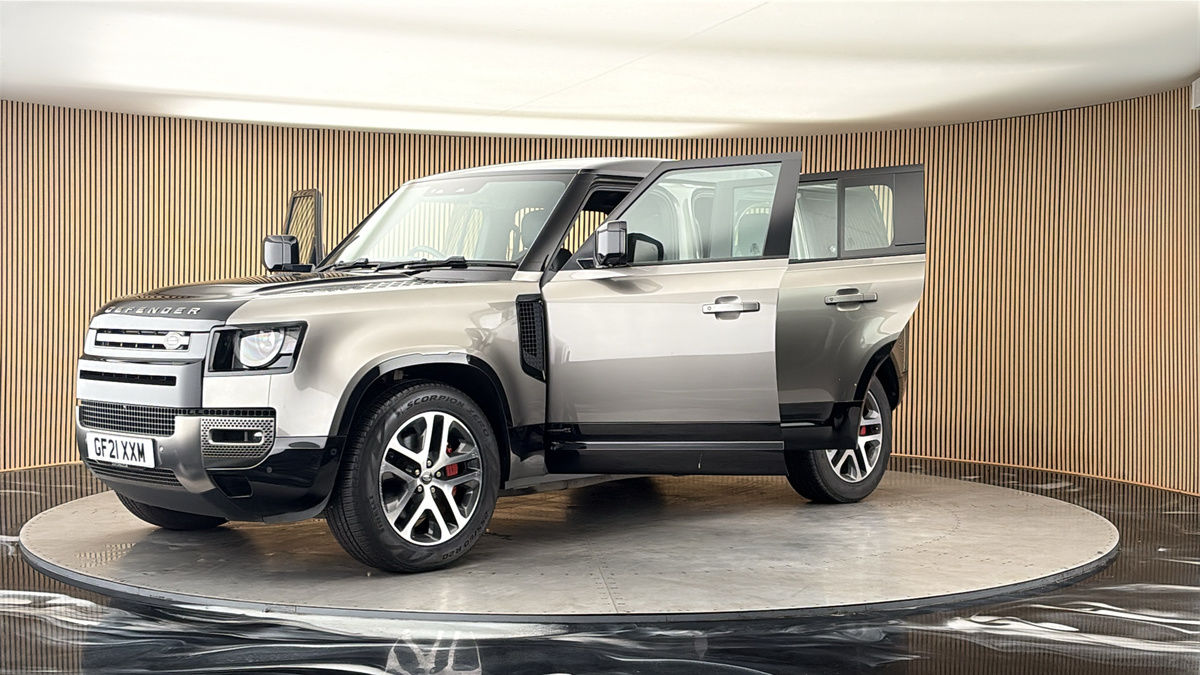 Land Rover Defender 110 Image 22