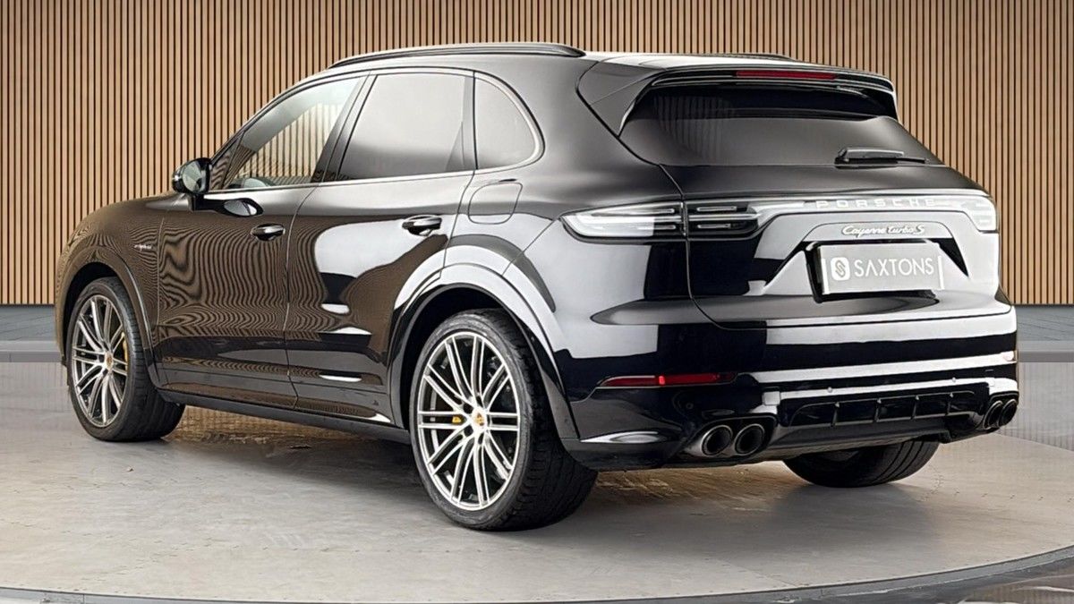 Porsche Cayenne Image 2