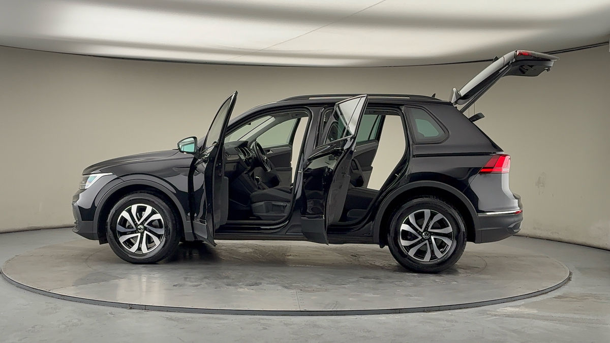 More views of Volkswagen Tiguan