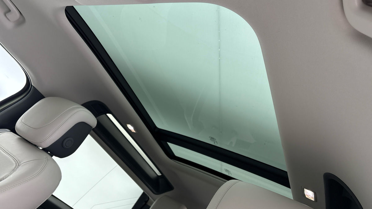 Land Rover Defender 90 Image 6