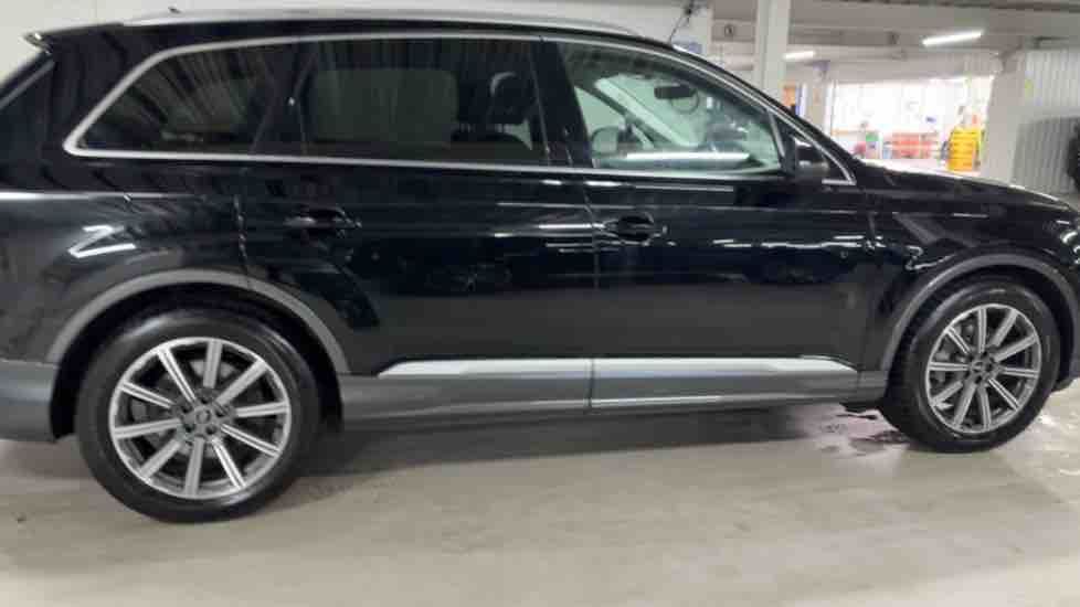More views of Audi Q7