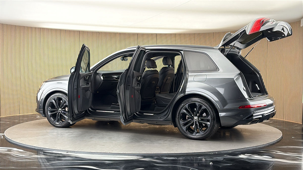 More views of Audi Q7