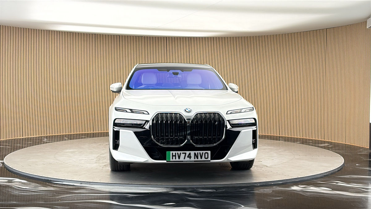 More views of BMW i7