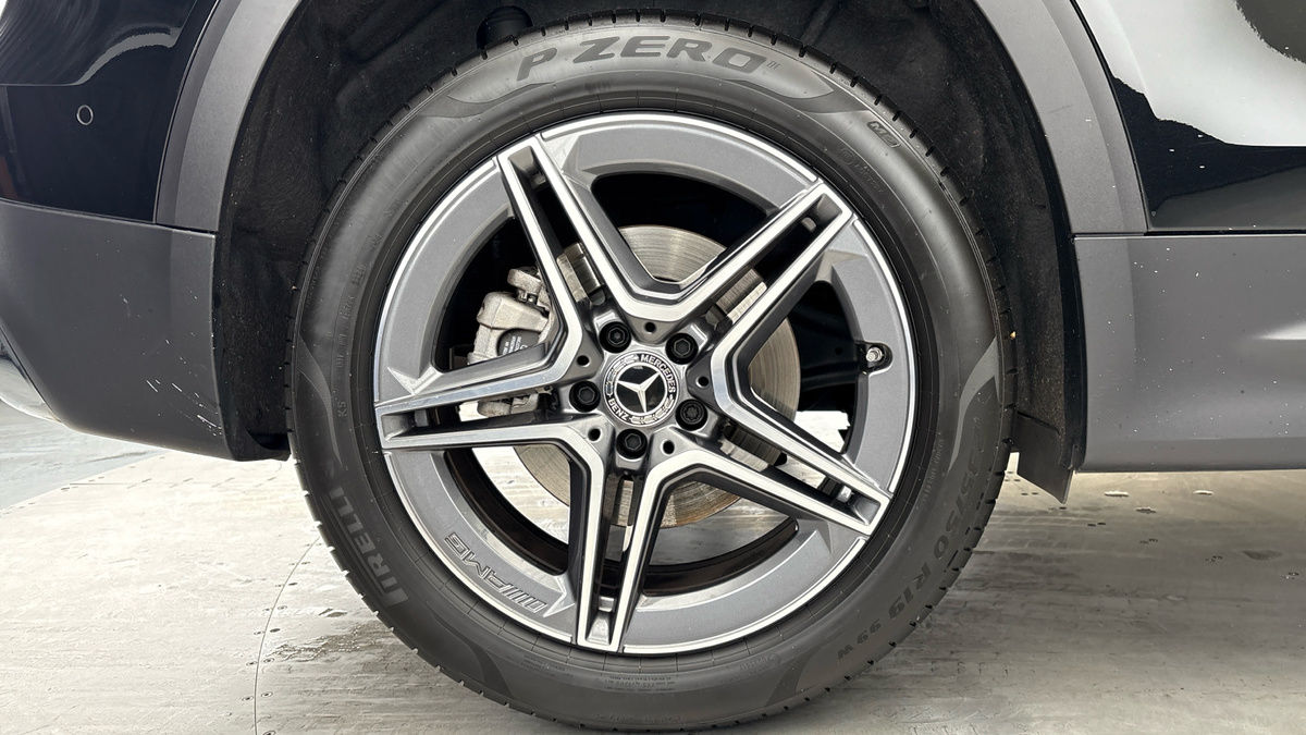 Mercedes-Benz GLB Image 10