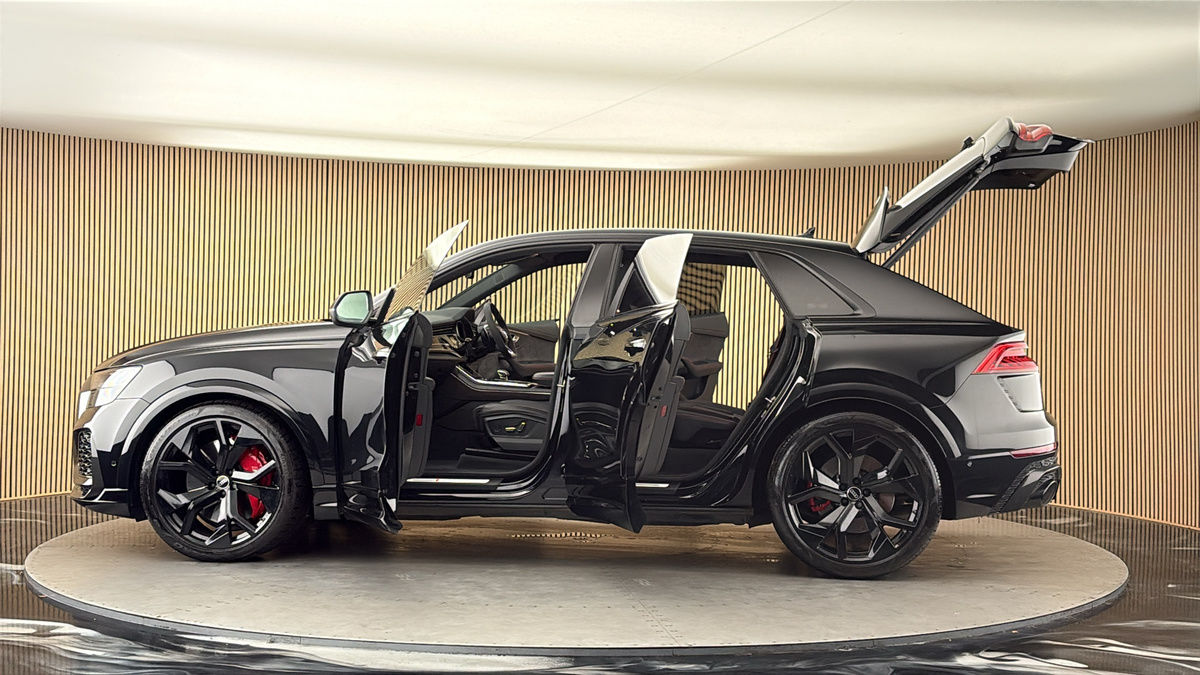 More views of Audi RSQ8