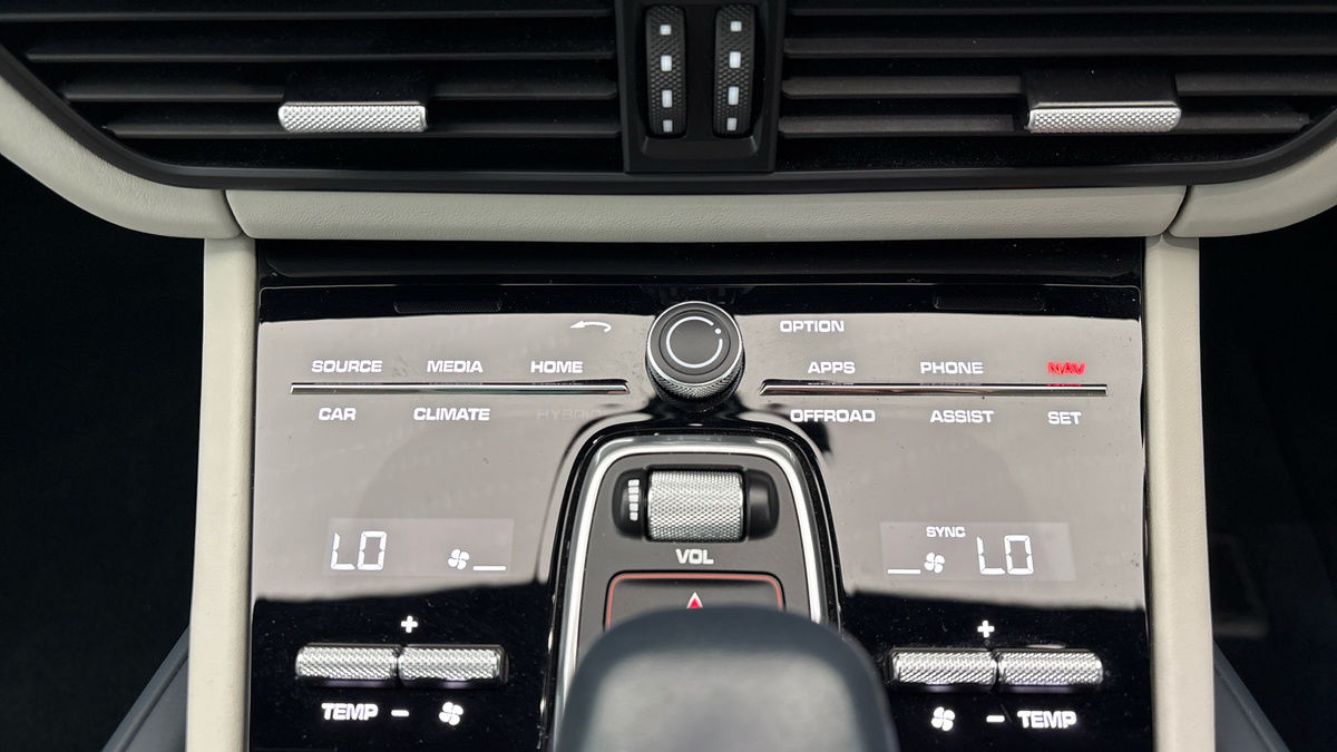 Porsche Cayenne Image 28