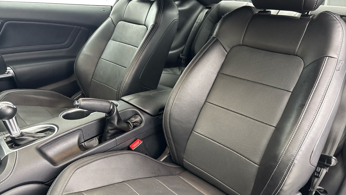 Ford Mustang Image 7
