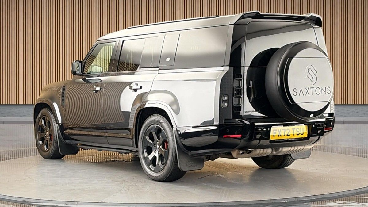 Land Rover Defender 130 Image 2