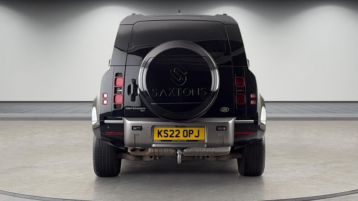 Land Rover Defender 110 Image 4