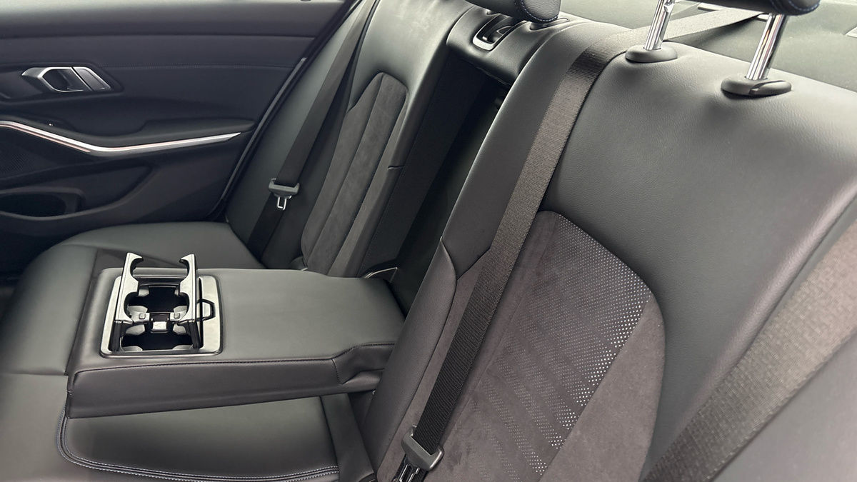 BMW 3 Series Image 9