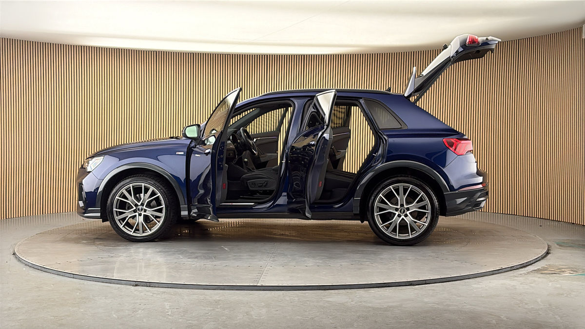 More views of Audi Q3