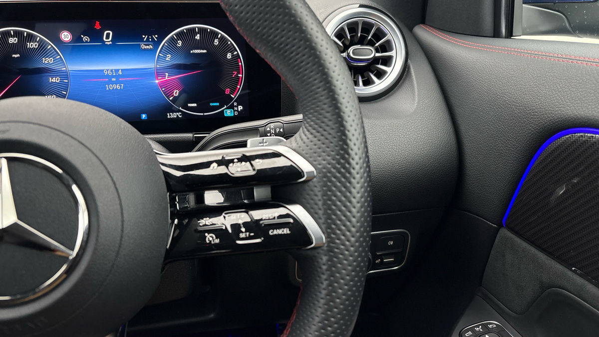 Mercedes-Benz GLA Image 14