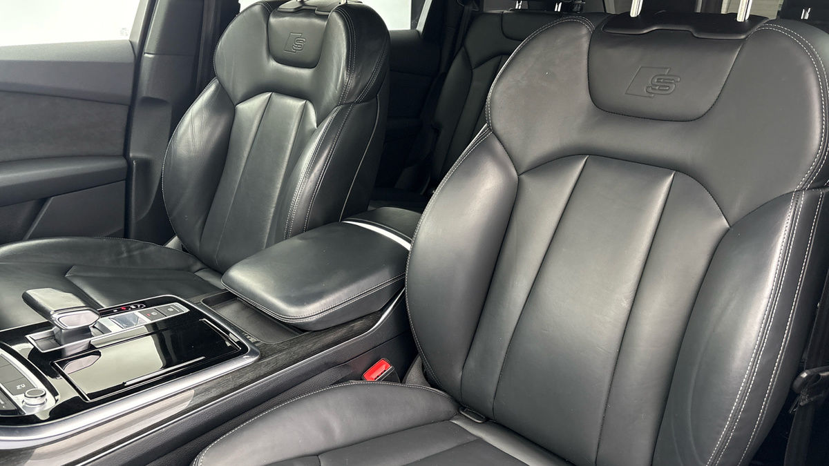 Audi Q7 Image 7