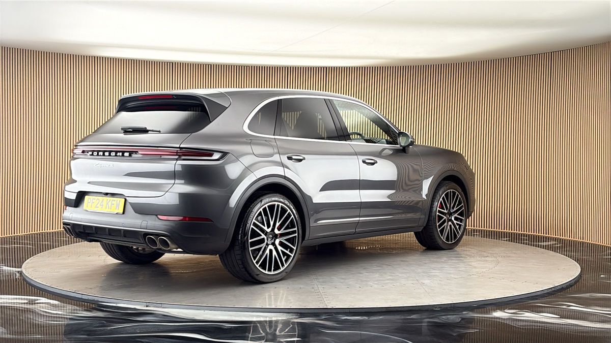 Porsche Cayenne Image 21