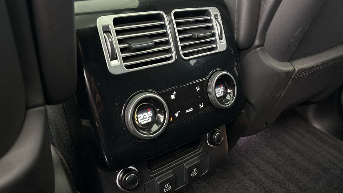 More views of Land Rover Range Rover