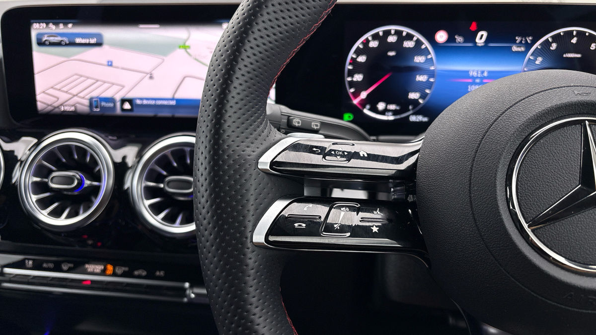 Mercedes-Benz GLA Image 13