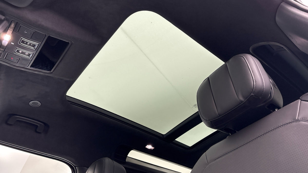 Land Rover Defender 90 Image 6