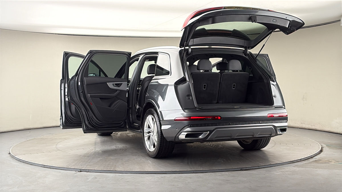 More views of Audi Q7