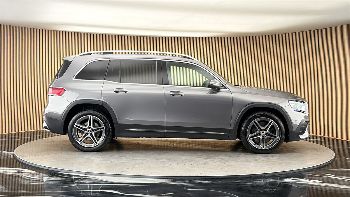 Mercedes-Benz GLB Image 16