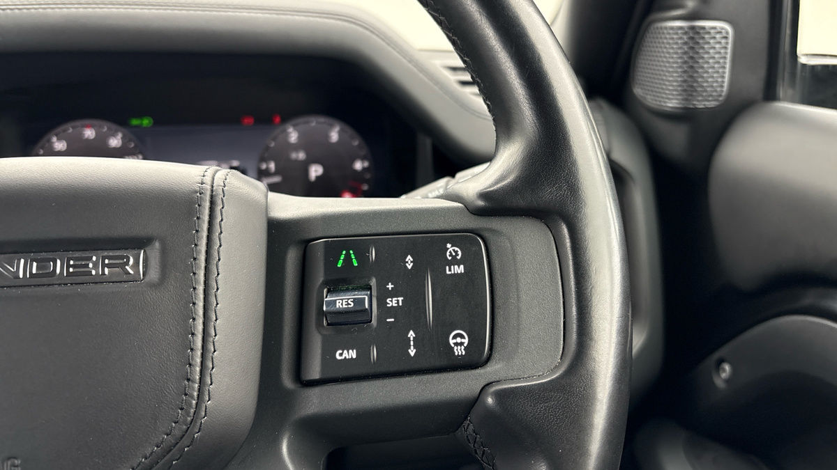 Land Rover Defender 90 Image 14