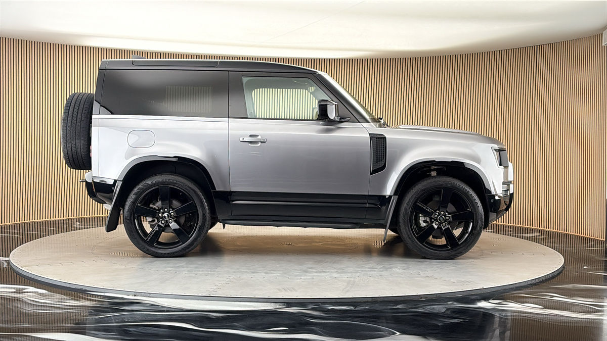 Land Rover Defender 90 Image 16