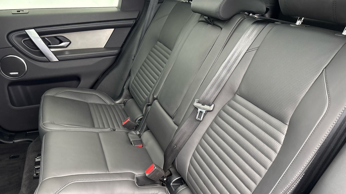 Land Rover Discovery Sport Image 8