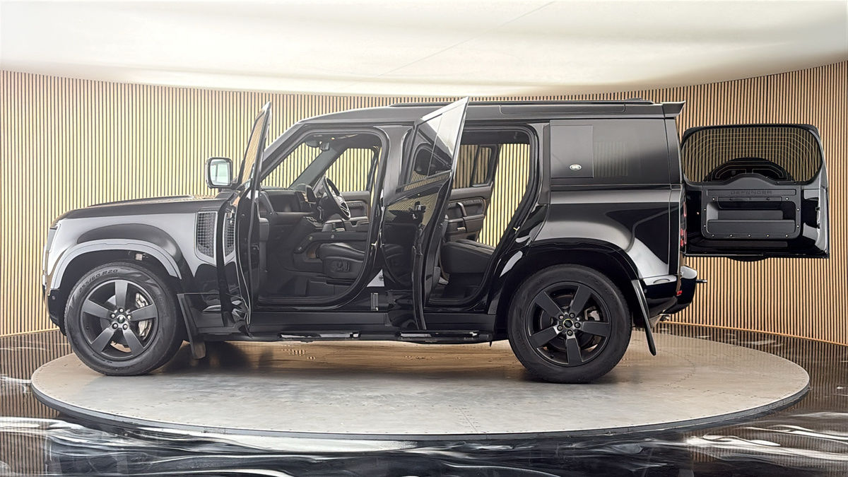 More views of Land Rover Defender 110
