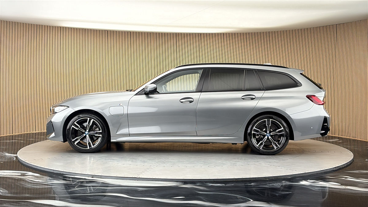 BMW 3 Series Image 15