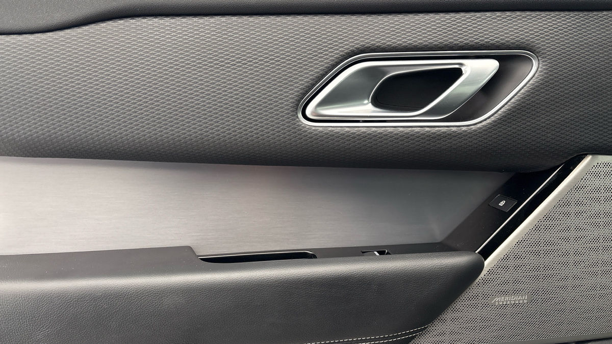 Land Rover Range Rover Velar Image 19