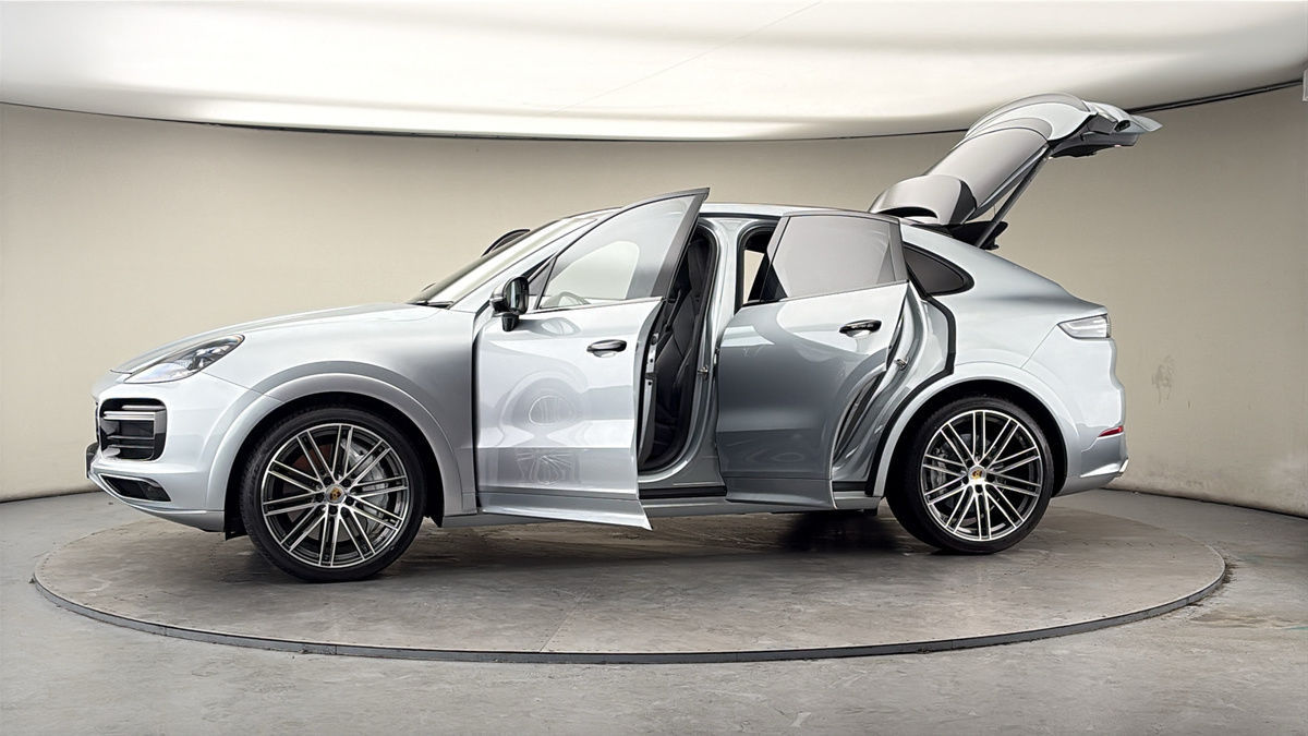 More views of Porsche Cayenne