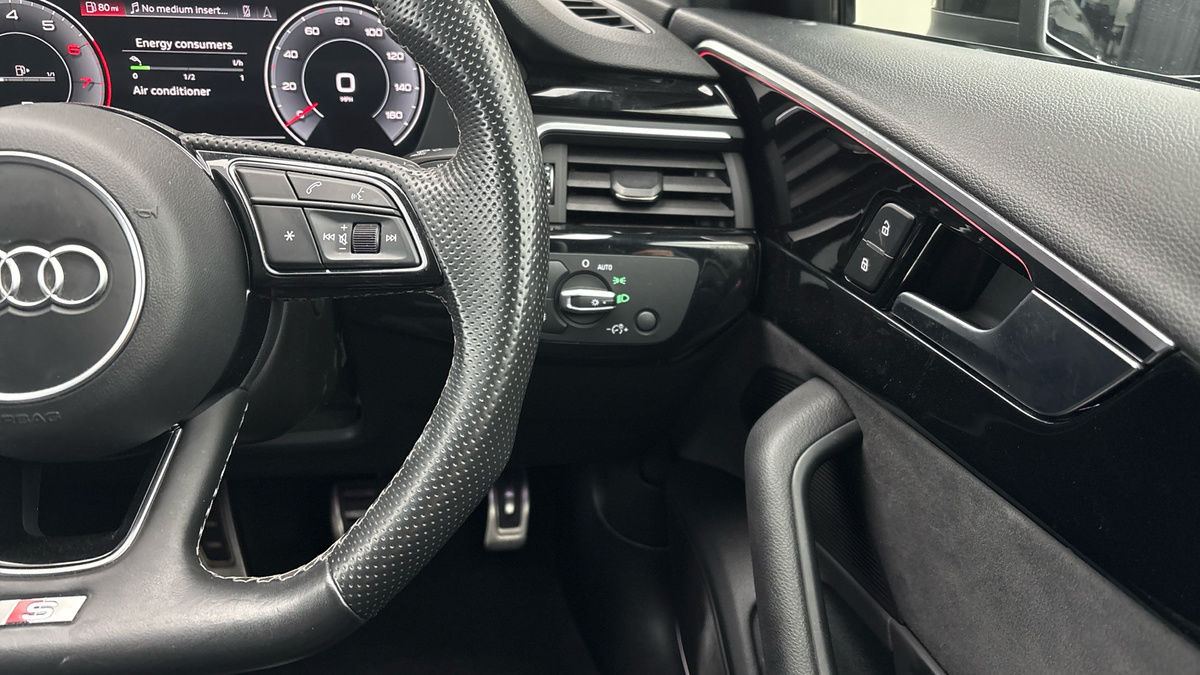 Audi A4 Avant Image 14