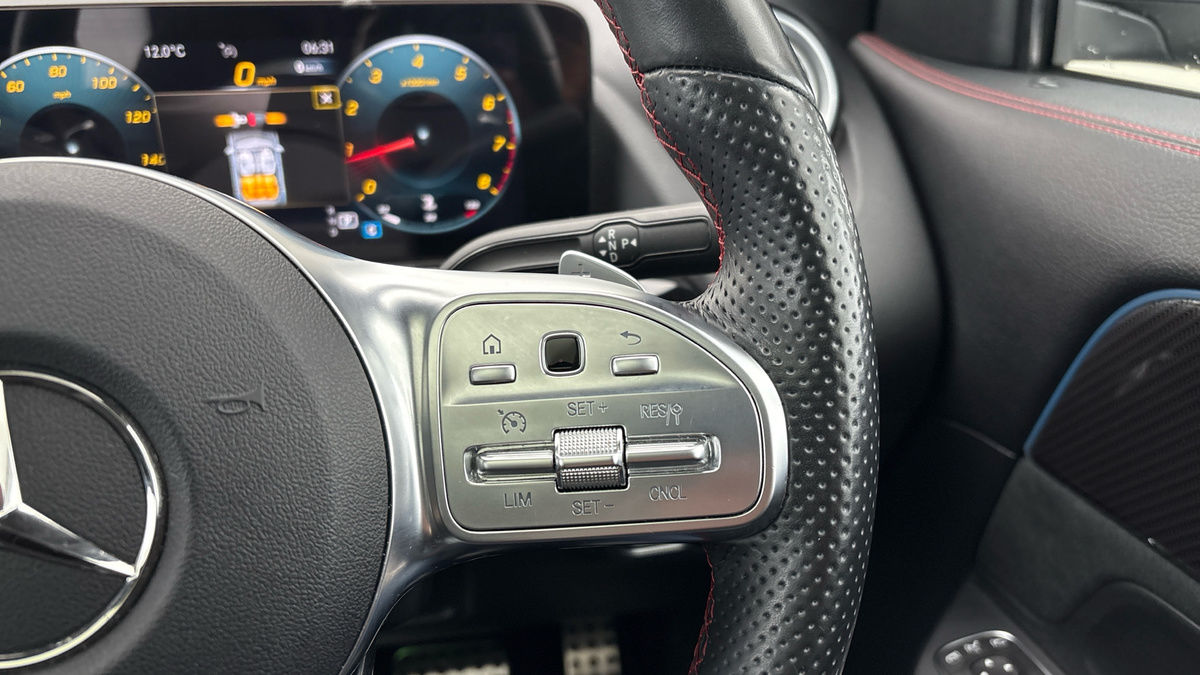 Mercedes-Benz GLA Image 14