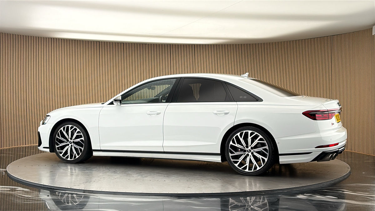 More views of Audi S8