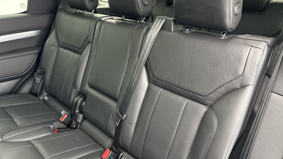 Land Rover Discovery Image 8