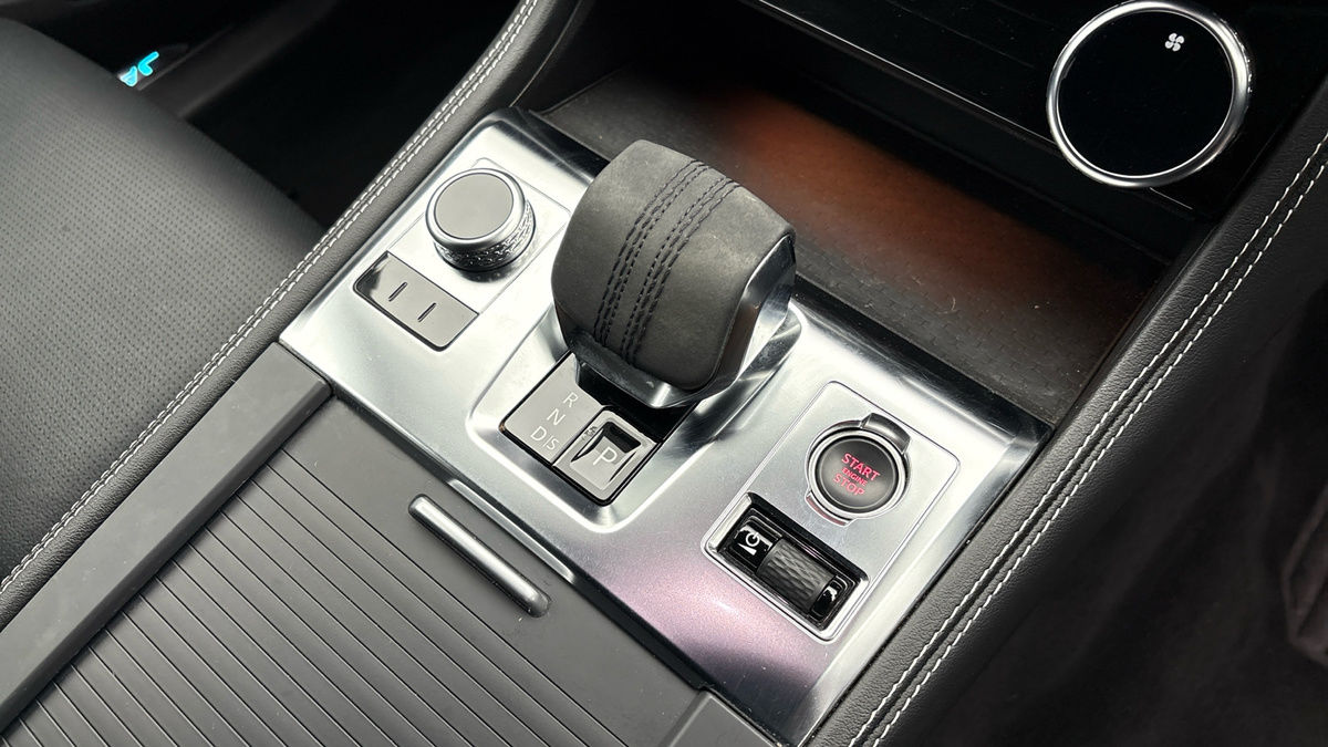 Jaguar F-PACE Image 6