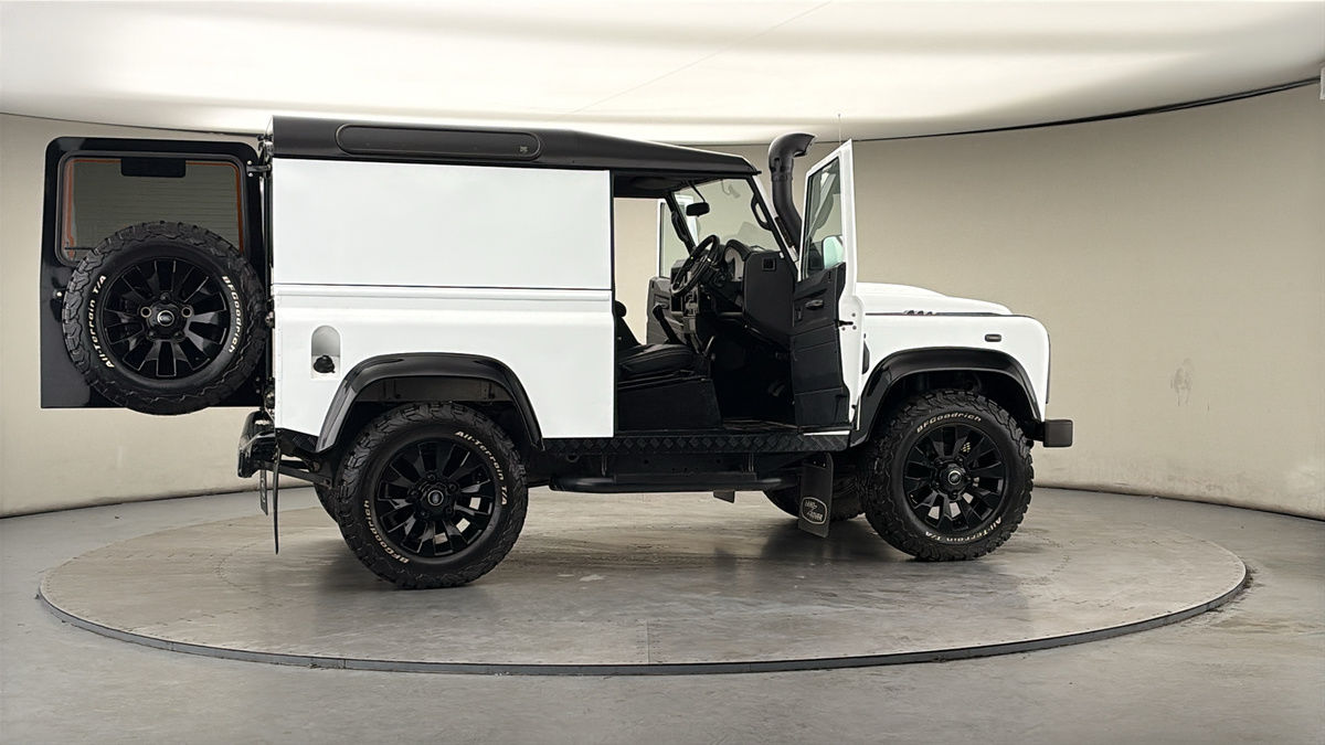 More views of Land Rover Defender 90