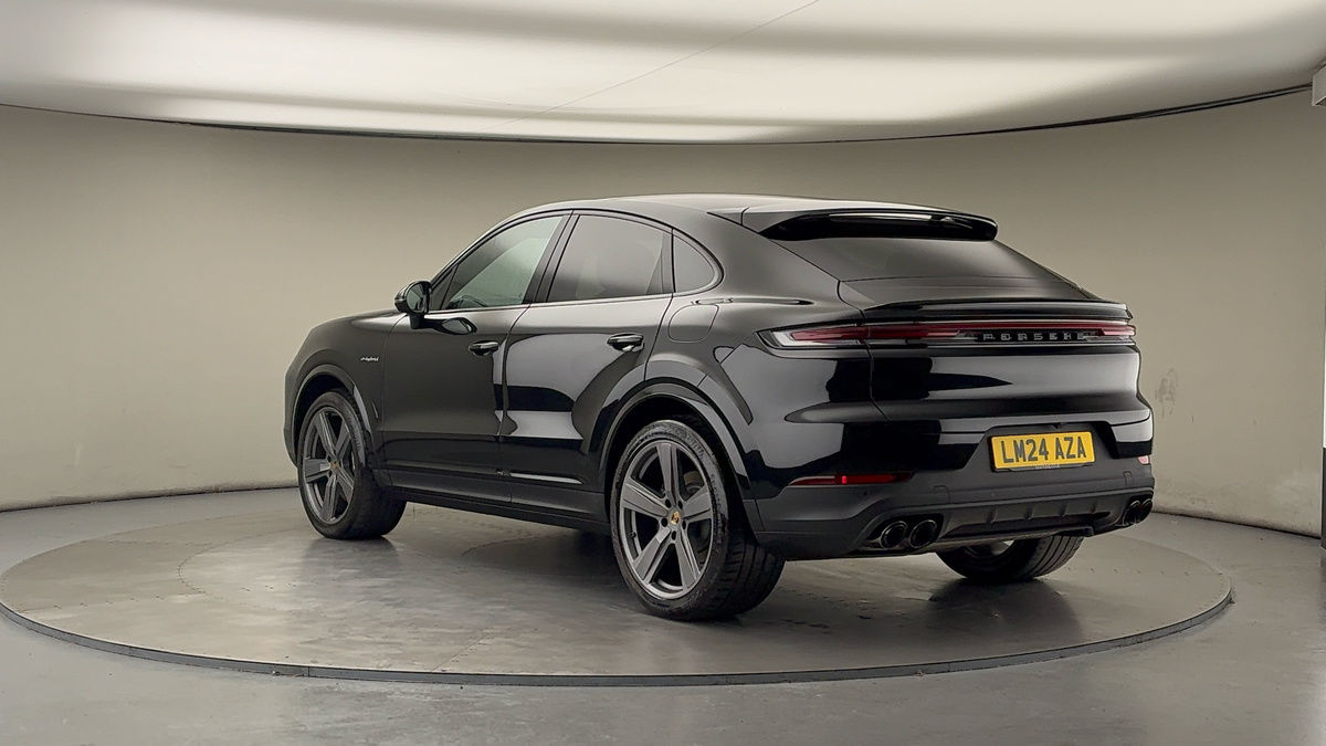 Porsche Cayenne Image 2