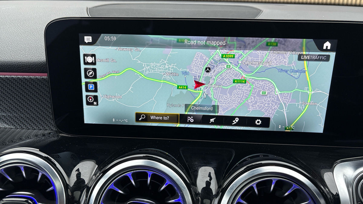 Mercedes-Benz GLB Image 17