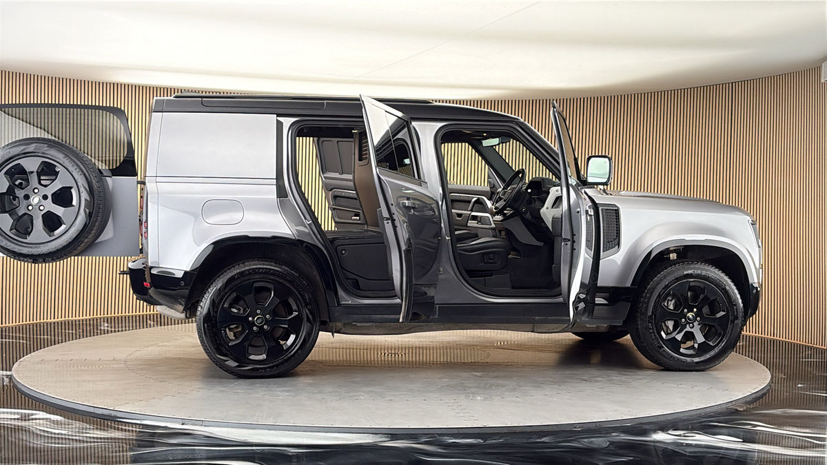 More views of Land Rover Defender 110