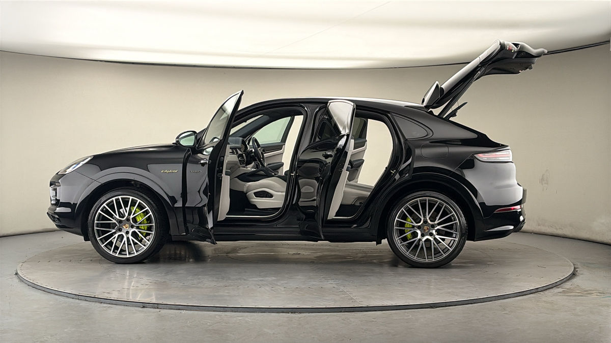 More views of Porsche Cayenne