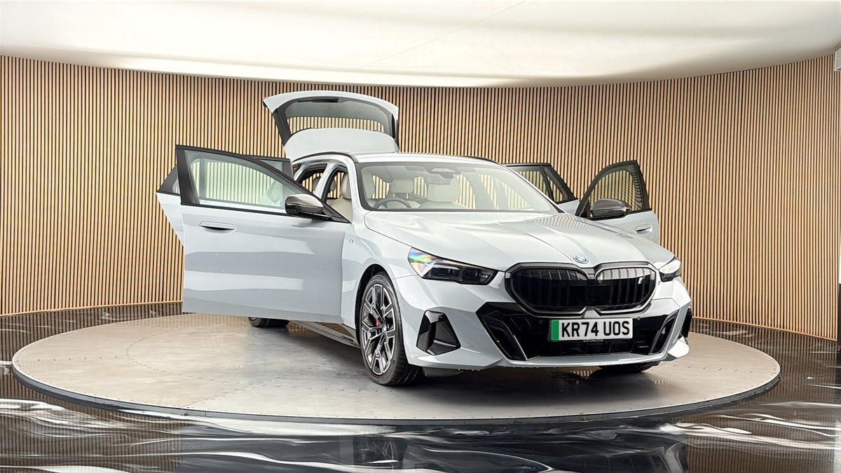 More views of BMW i5