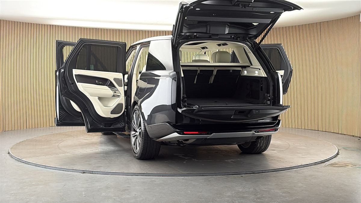 More views of Land Rover Range Rover