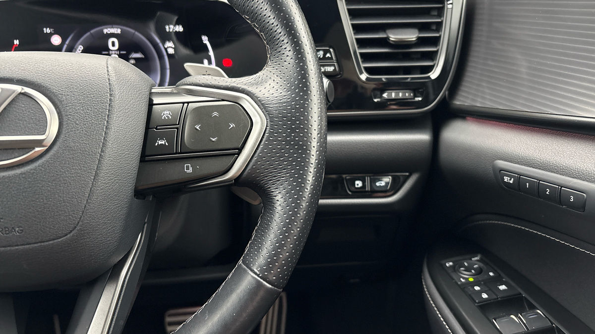 Lexus NX Image 14
