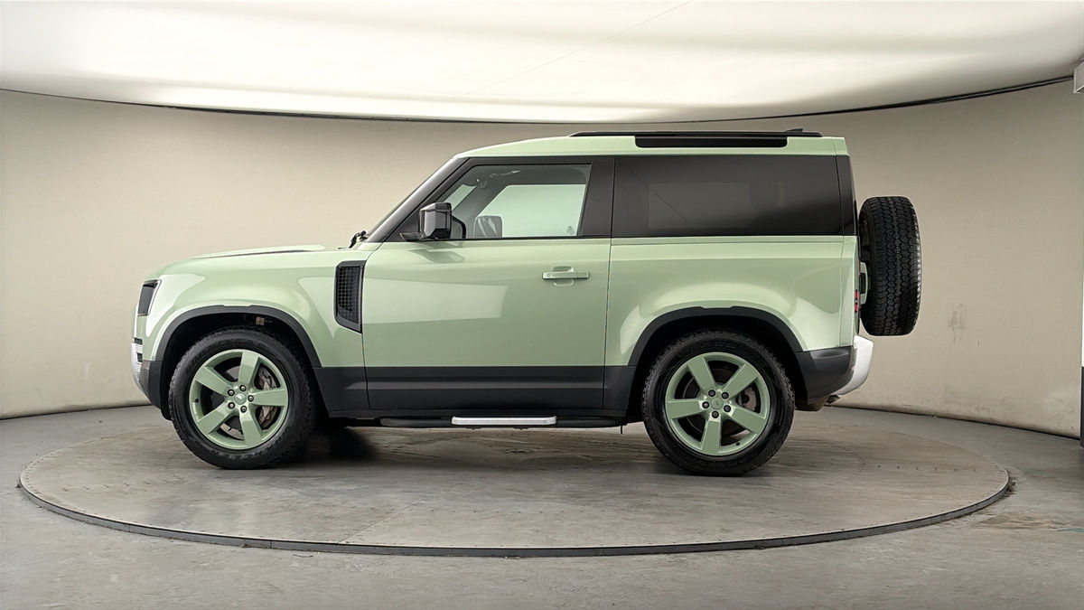 More views of Land Rover Defender 90