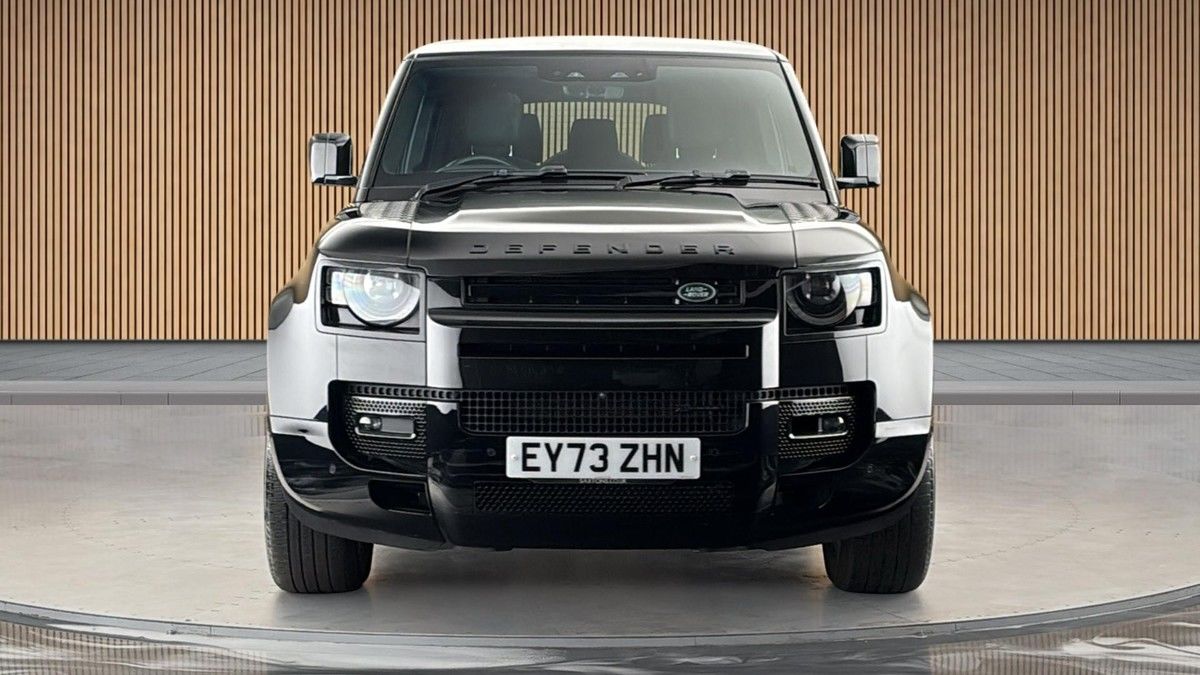 Land Rover Defender 130 Image 3