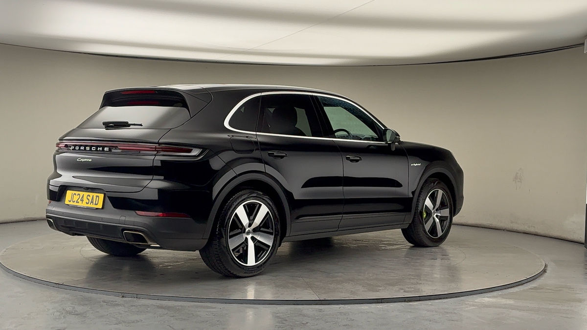 Porsche Cayenne Image 21