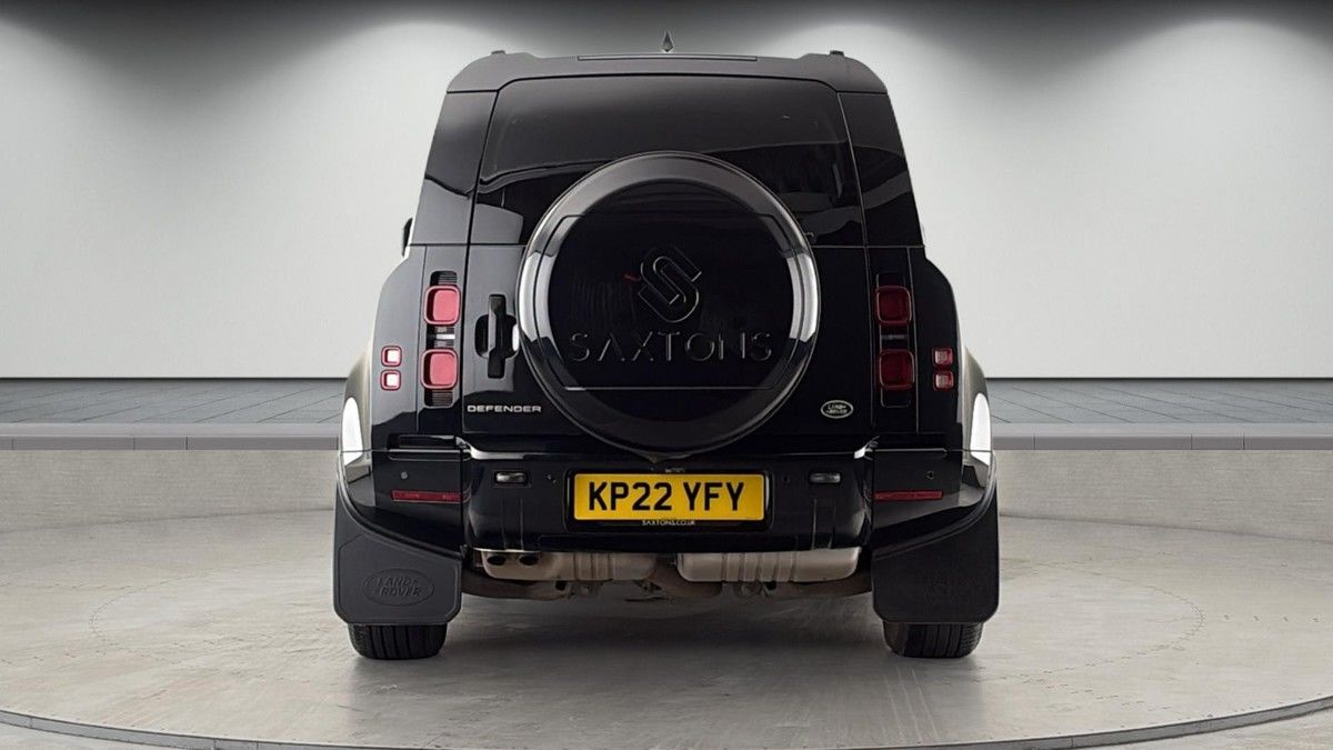 Land Rover Defender 110 Image 4
