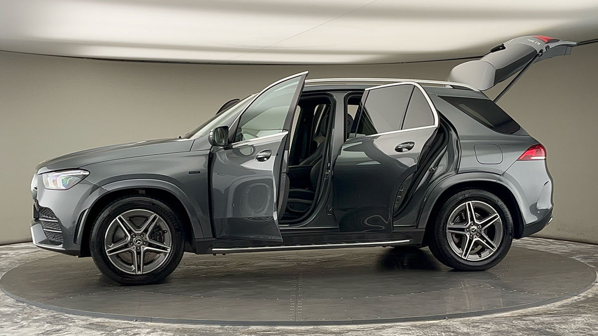 More views of Mercedes-Benz GLE
