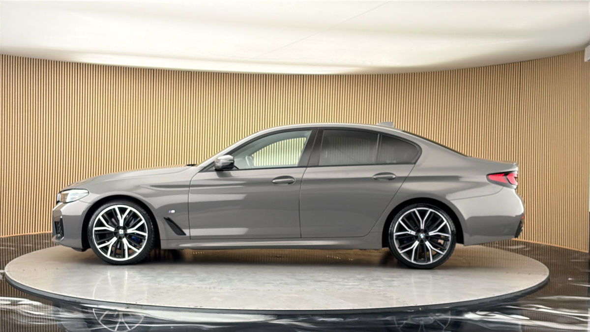 BMW 5 Series Image 15