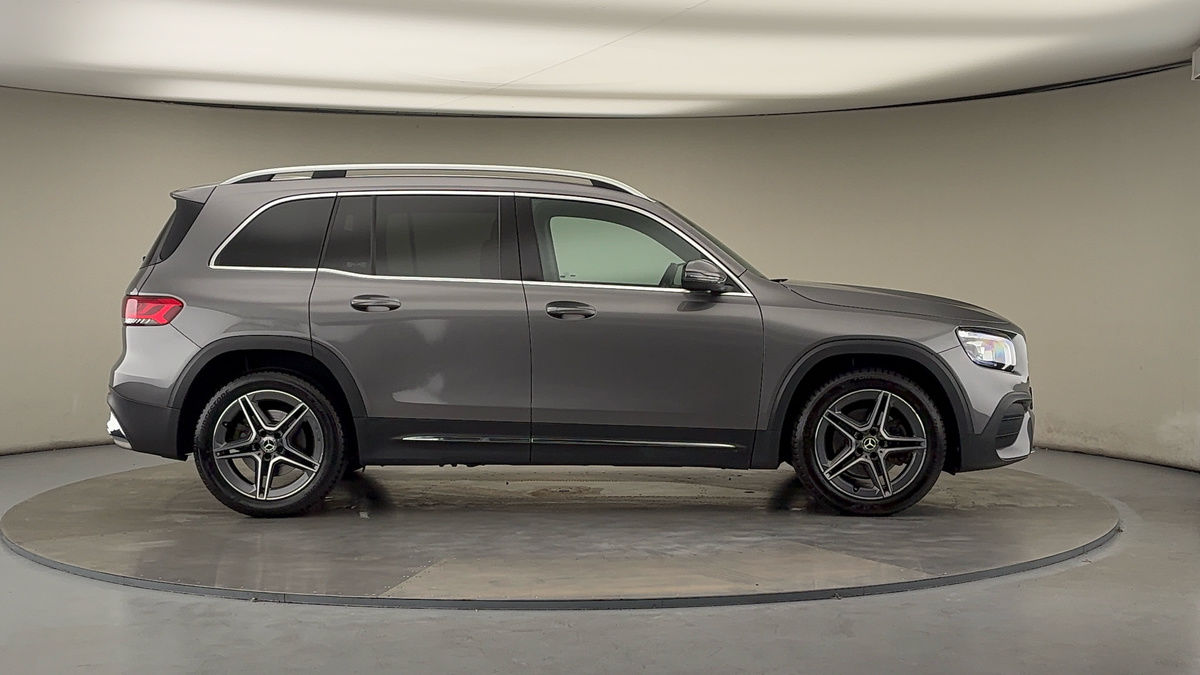 Mercedes-Benz GLB Image 16